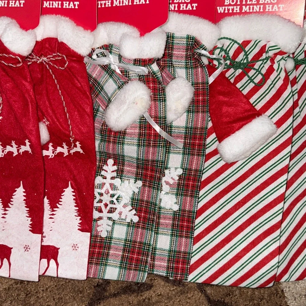 Knit Bottle Bags w/ Mini Hats- Set of 6- NWT